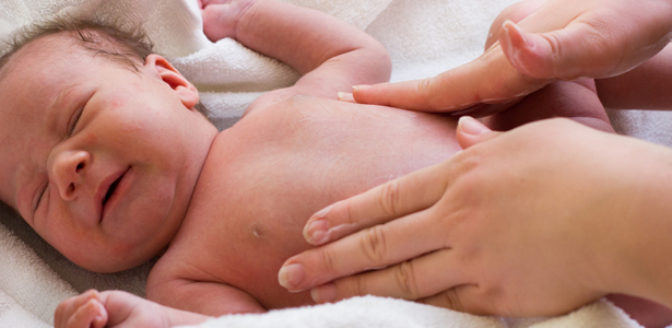 Baby-Bauchweh: Was tun bei Blähungen?
